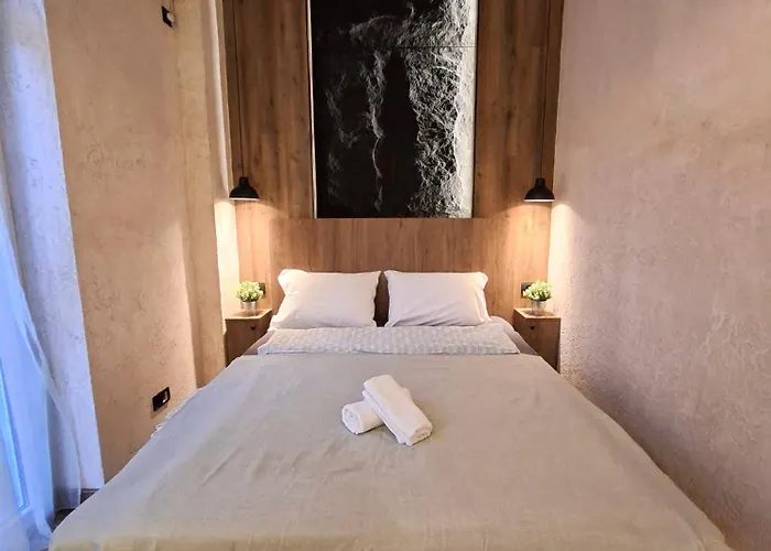 Premium Center Location アパート