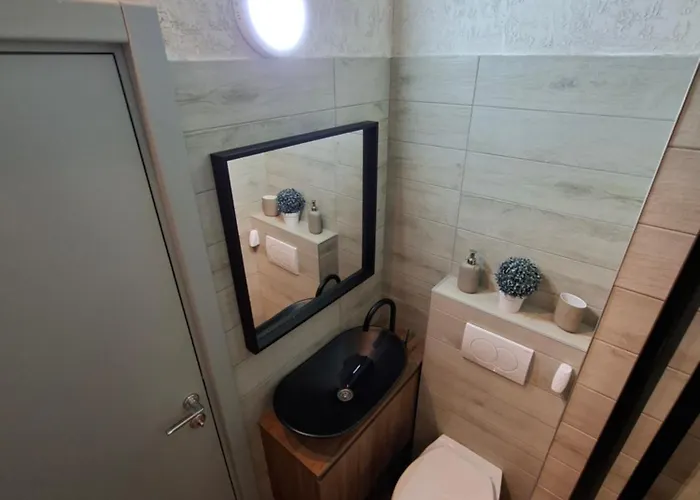 Premium Center Location *